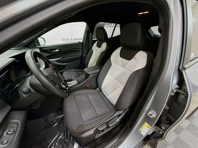 Used 2025 Chevrolet Trax RS w/ Driver Confidence Package image 21