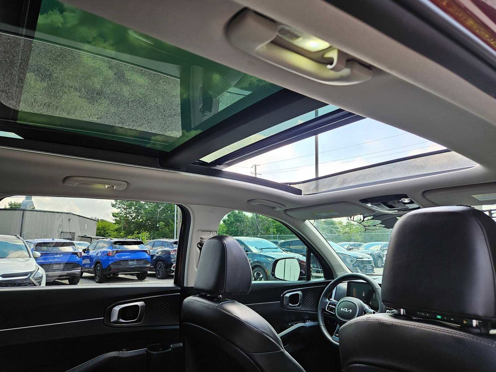 Certified 2025 Kia Sorento S w/ Panoramic Sunroof Package image 18