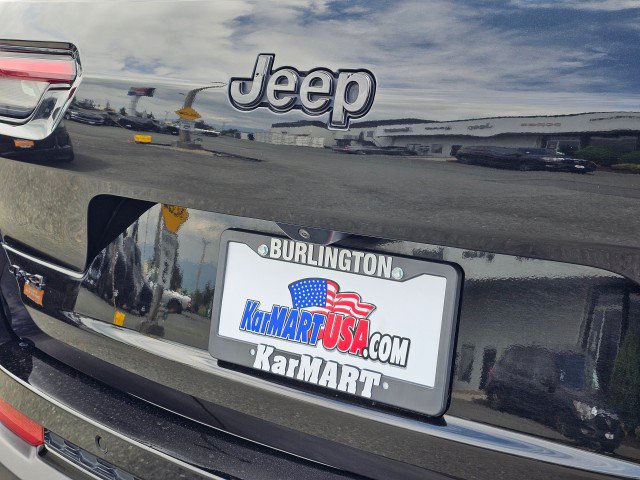 Used 2024 Jeep Grand Cherokee L Altitude AWD/4WD image 17