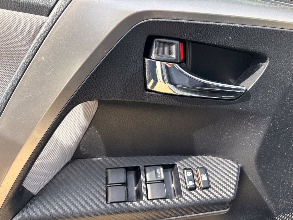 Used 2014 Toyota RAV4 XLE AWD/4WD image 12