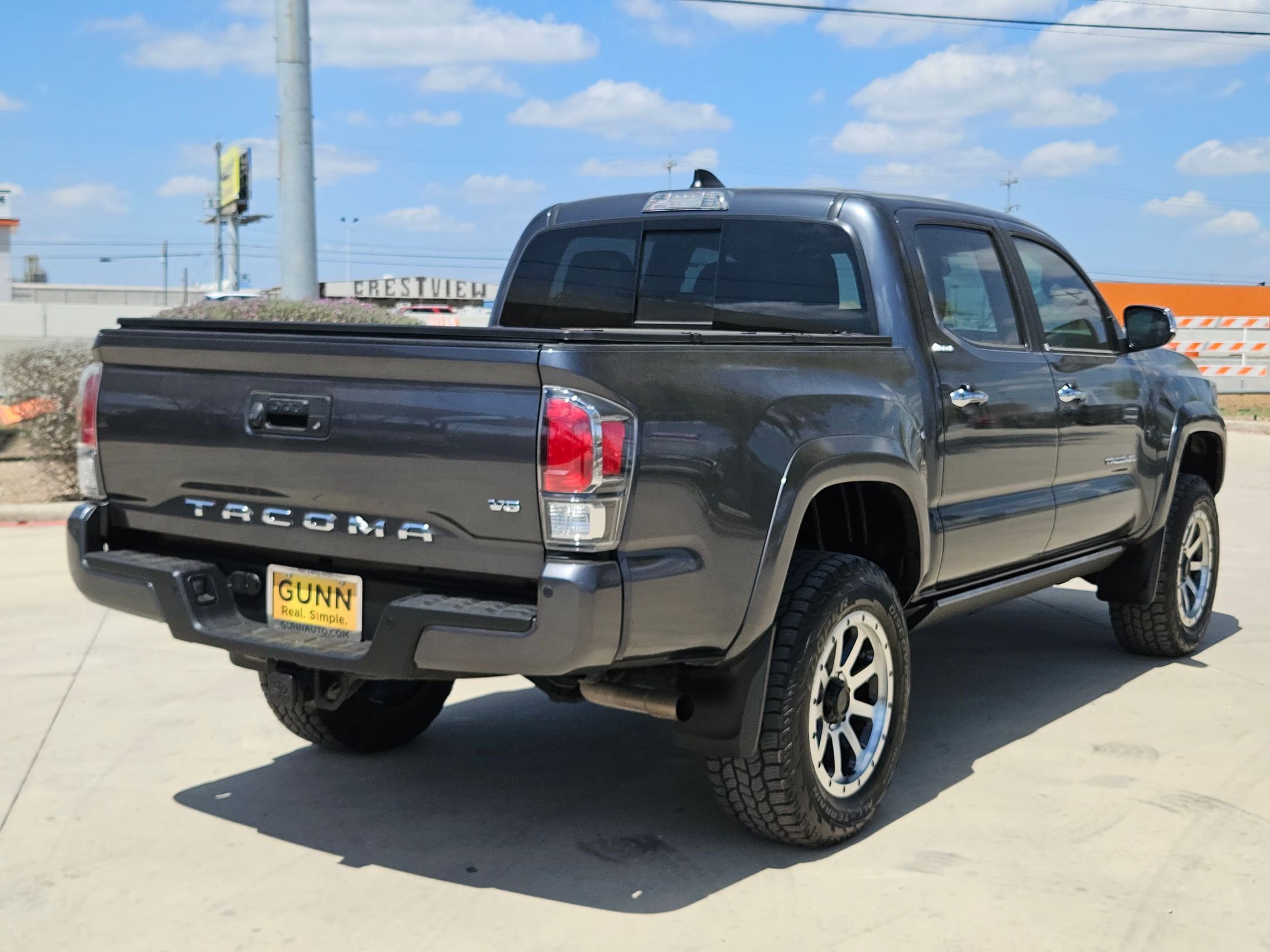 Used 2022 Toyota Tacoma Limited image 3