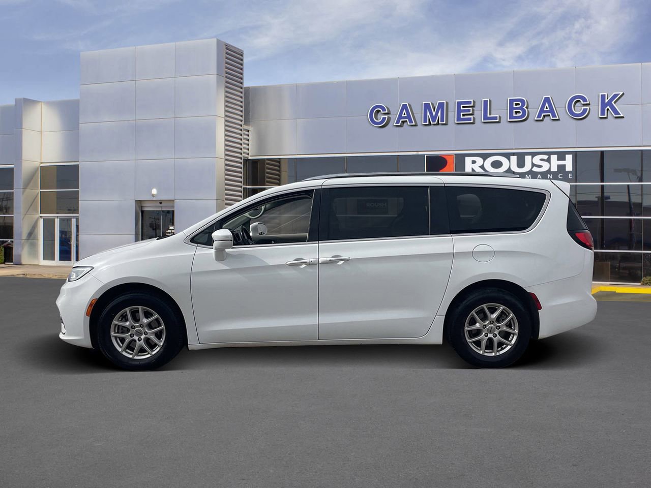 Used 2021 Chrysler Pacifica Touring-L image 3
