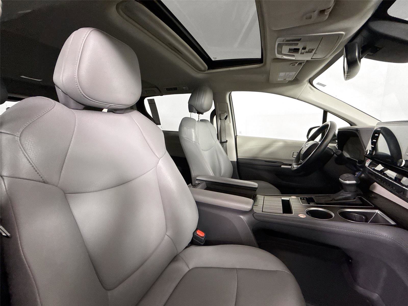 Certified 2024 Toyota Sienna XLE FWD image 38