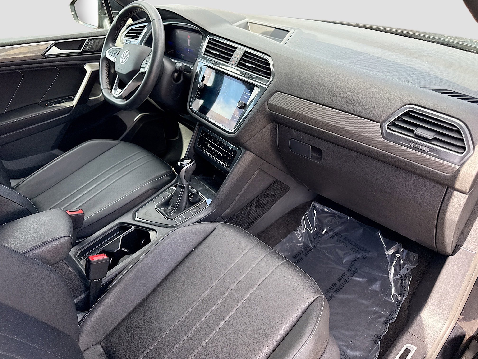 Used 2023 Volkswagen Tiguan SE R-Line image 11