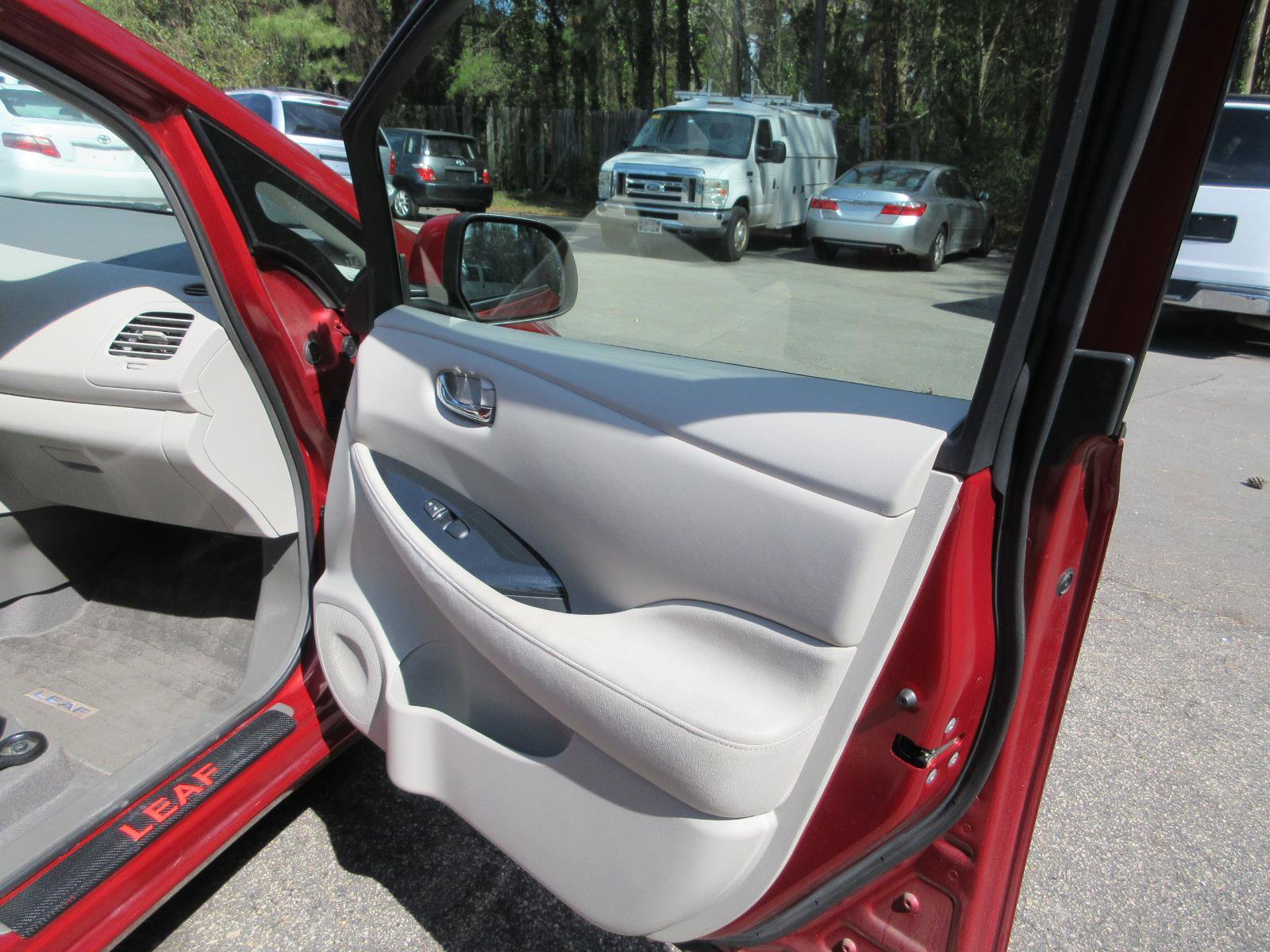 Used 2012 Nissan Leaf SL image 15