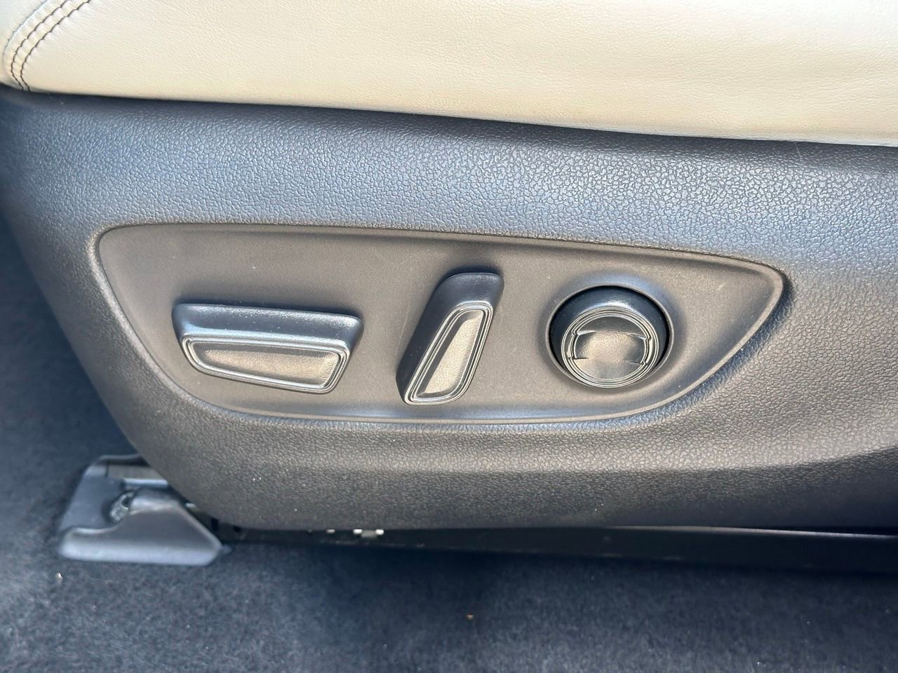 Used 2022 Toyota RAV4 Limited image 26