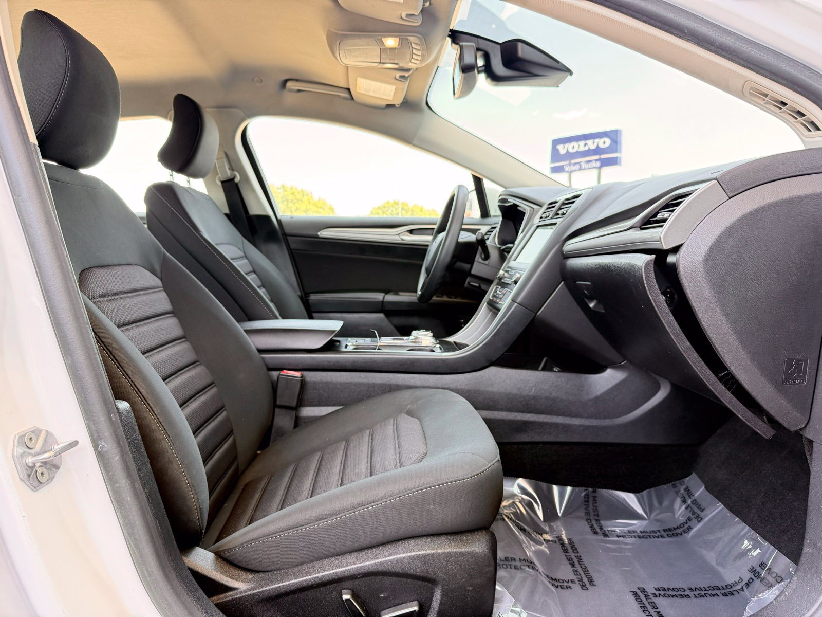 Used 2019 Ford Fusion SE FWD image 19