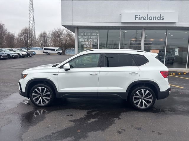 Used 2024 Volkswagen Taos SE image 3