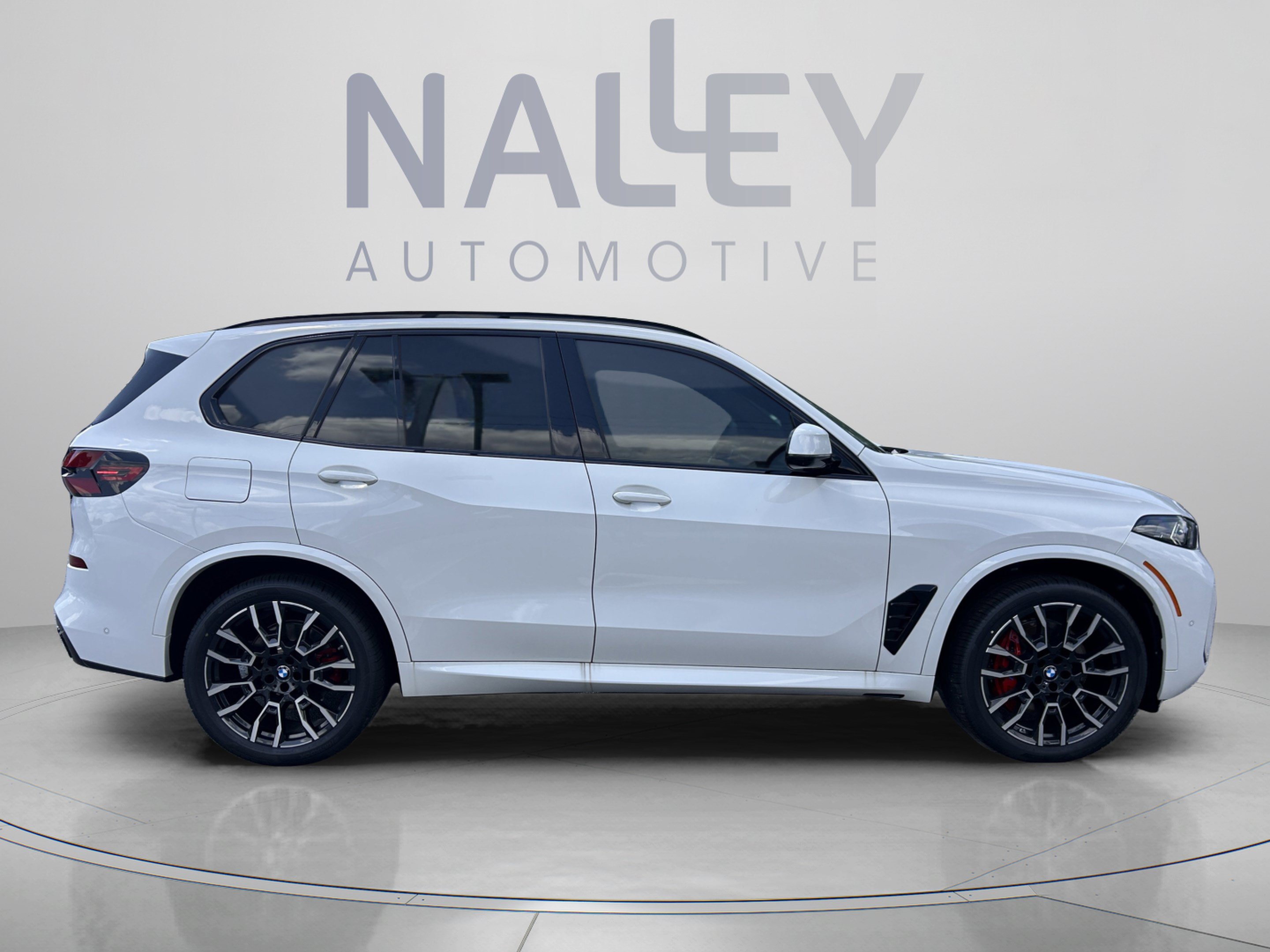 New 2026 BMW X5 xDrive40i w/ M Sport Package AWD/4WD image 4