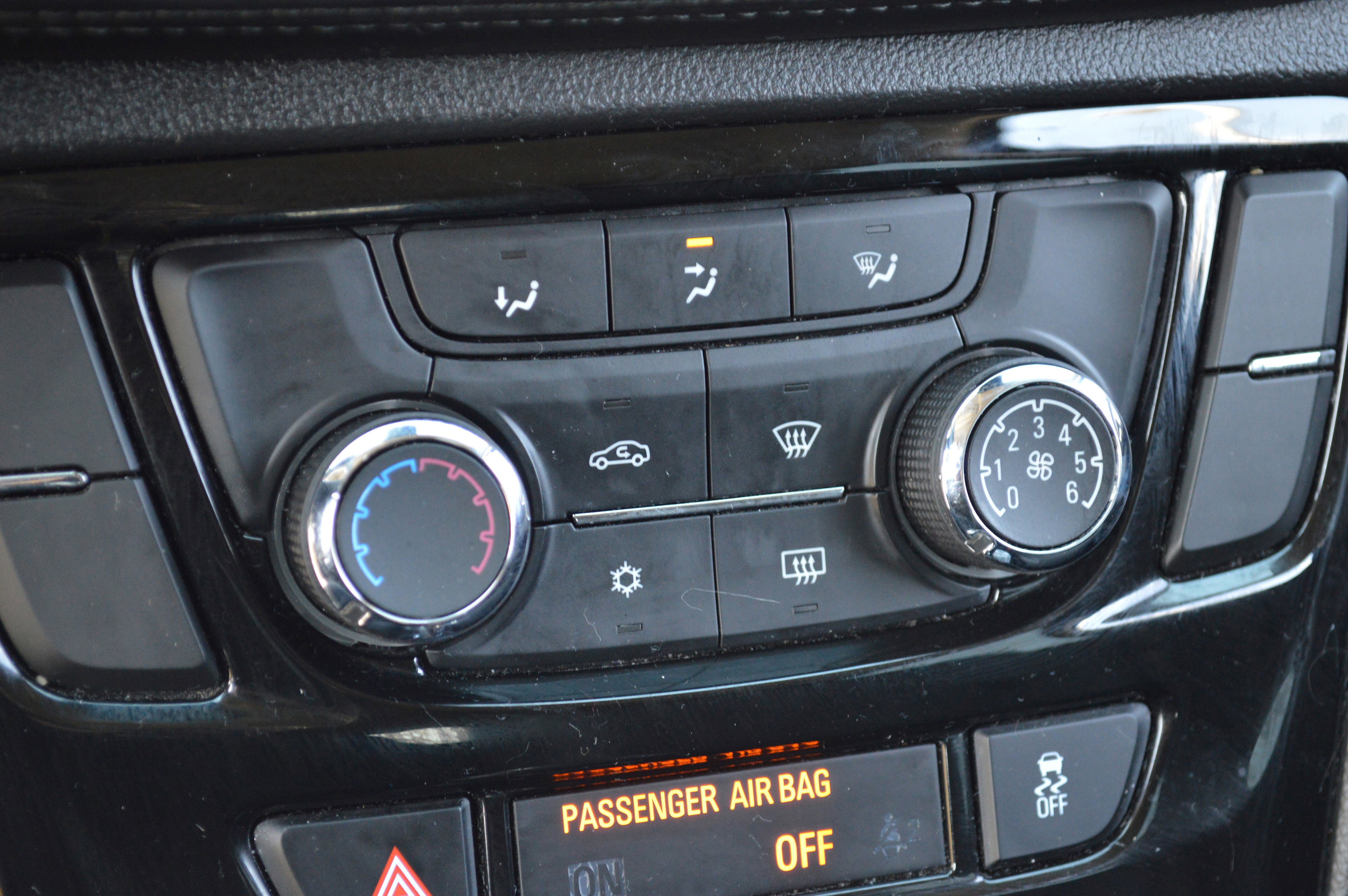 Used 2022 Buick Encore Preferred w/ Safety Package image 22