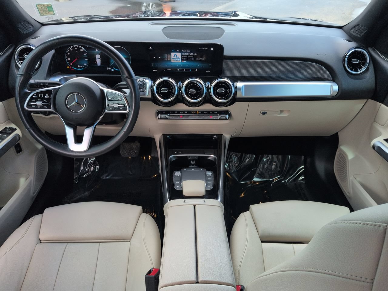 Used 2023 Mercedes-Benz GLB 250 w/ Premium Package image 15