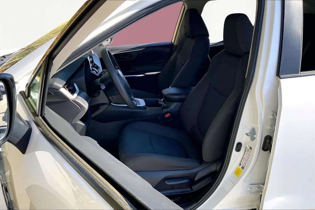 Used 2024 Toyota RAV4 LE image 15