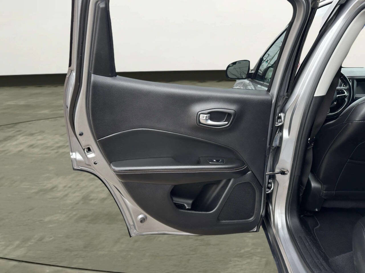 Used 2019 Jeep Compass Latitude w/ Cold Weather Group image 13