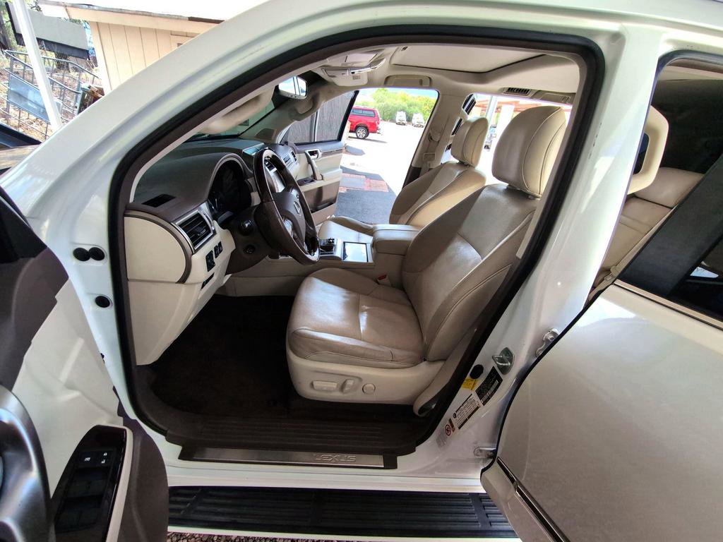 Used 2015 Lexus GX 460 w/ Premium Package AWD/4WD image 9