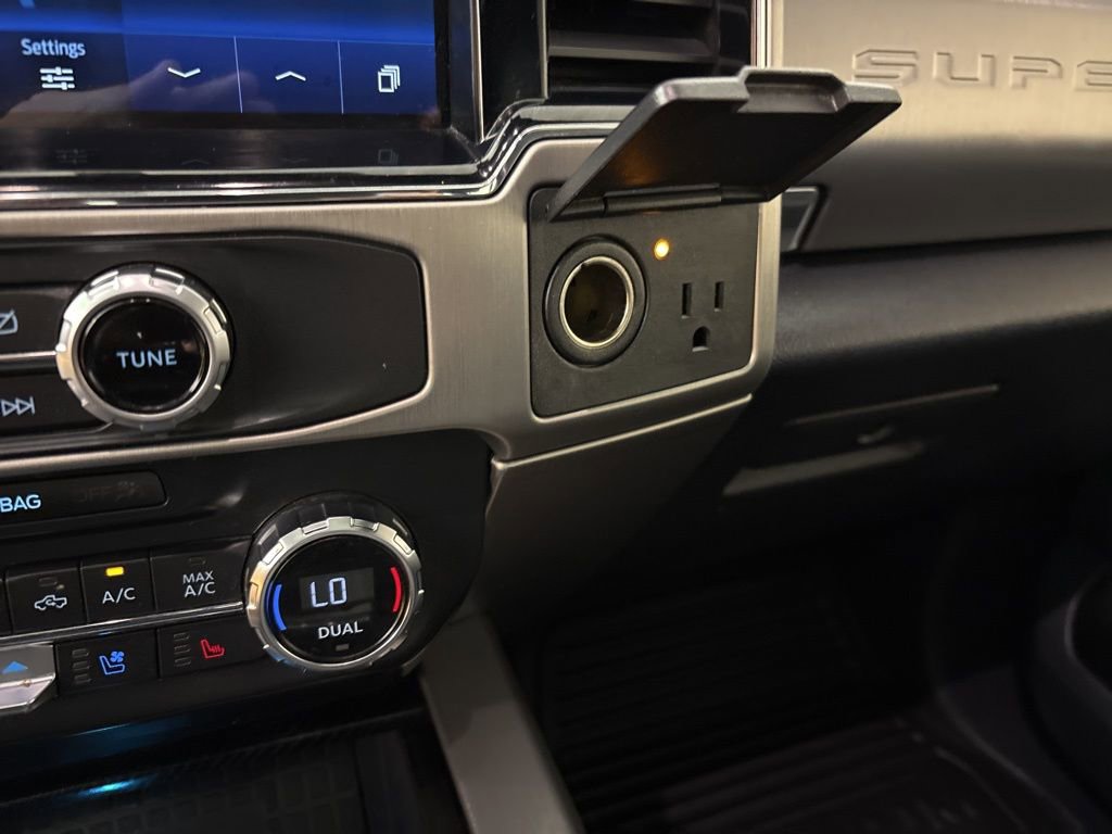 Used 2022 Ford F450 Platinum w/ FX4 Off-Road Package image 39