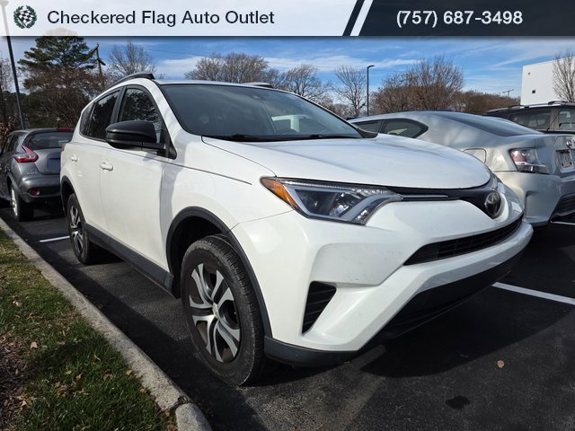 Used 2018 Toyota RAV4 LE image 3