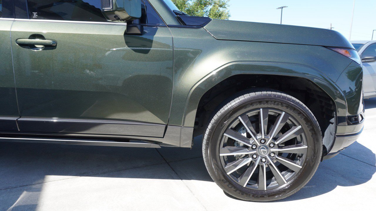 Used 2025 Lexus GX 550 w/ Accessory Package (2T) AWD/4WD image 10