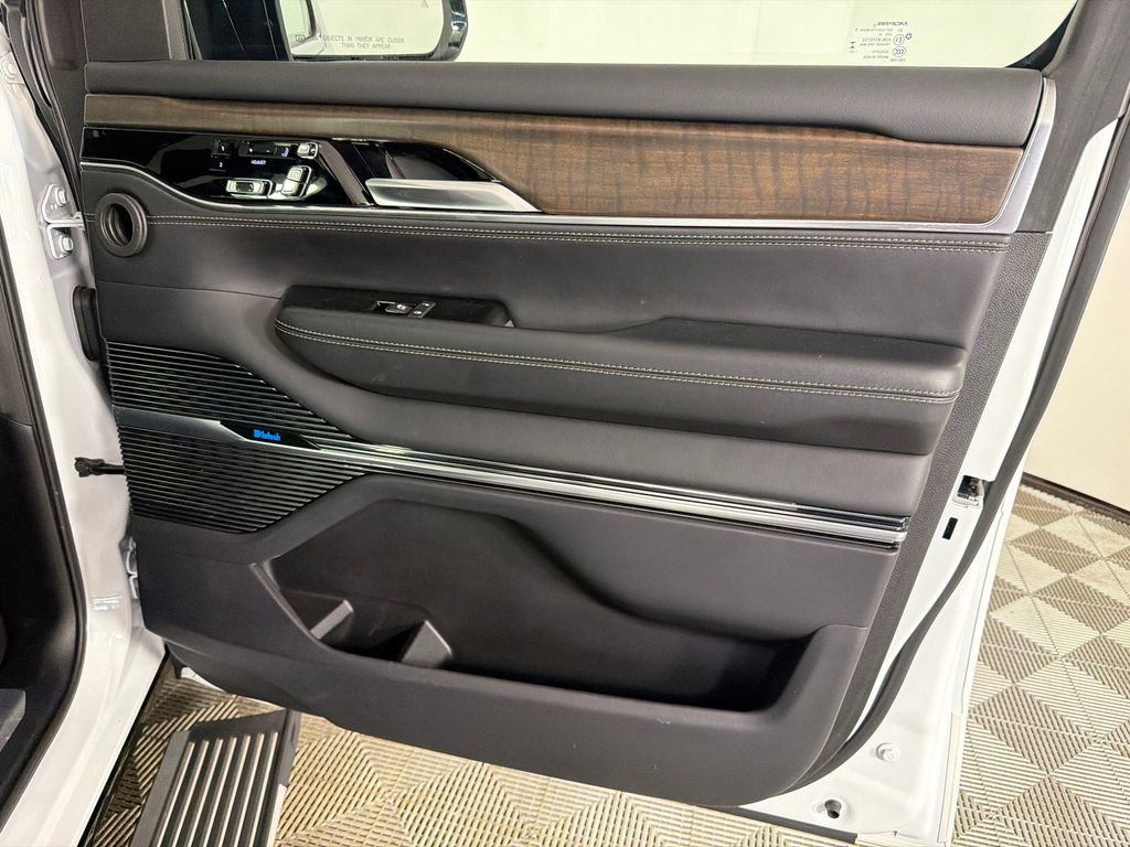 Used 2023 Jeep Grand Wagoneer Series II image 16