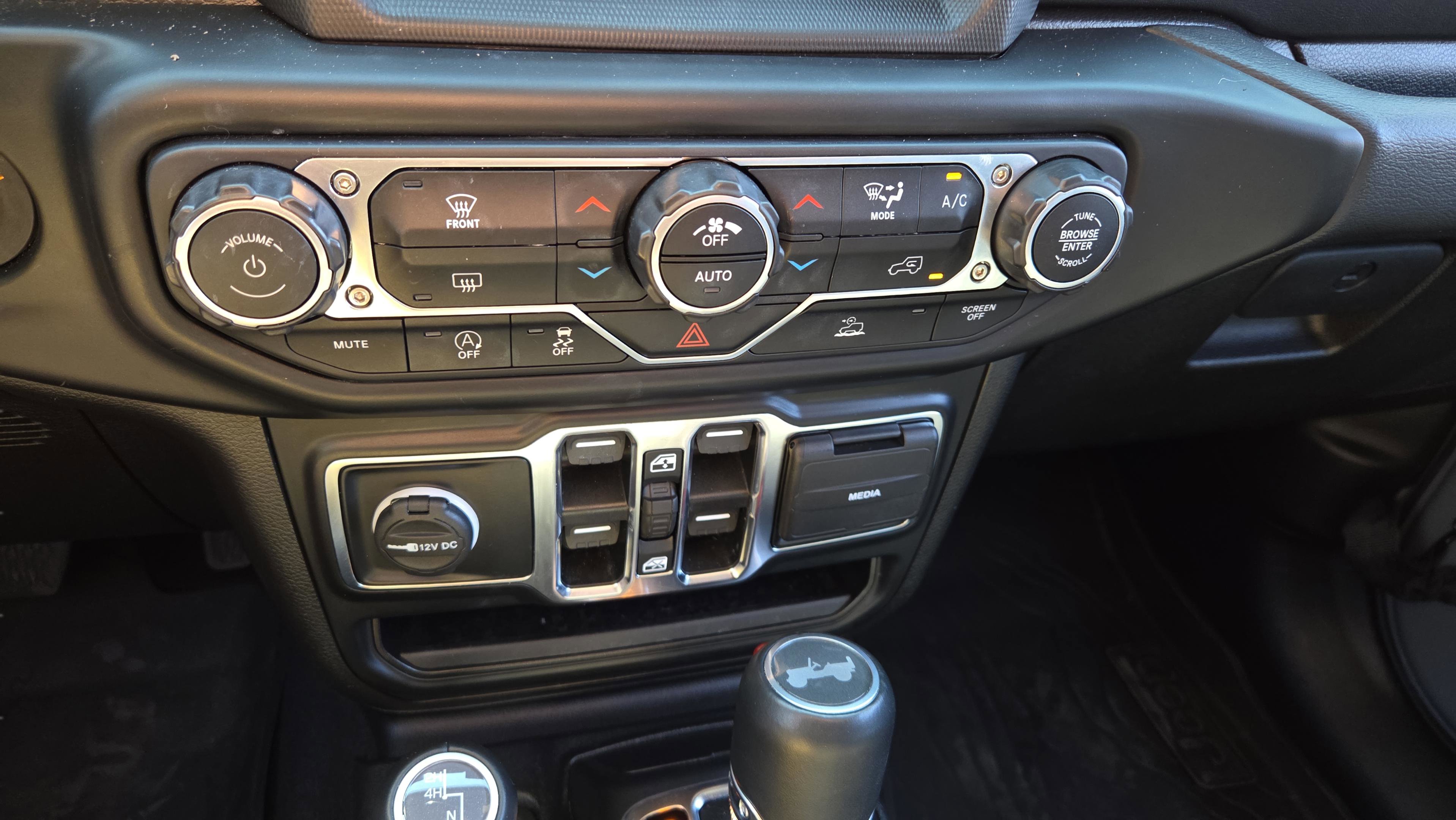 Used 2022 Jeep Wrangler Unlimited Sahara image 26