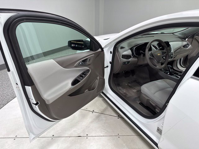Used 2022 Chevrolet Malibu LS FWD image 7