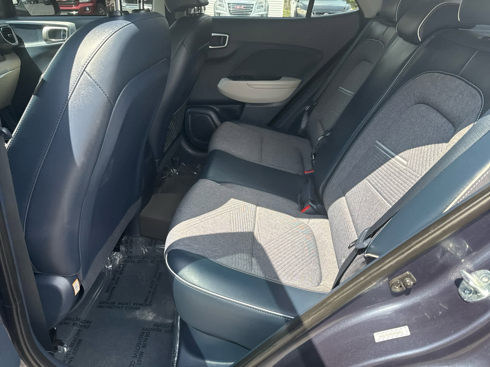 Used 2023 Hyundai Venue Limited image 13