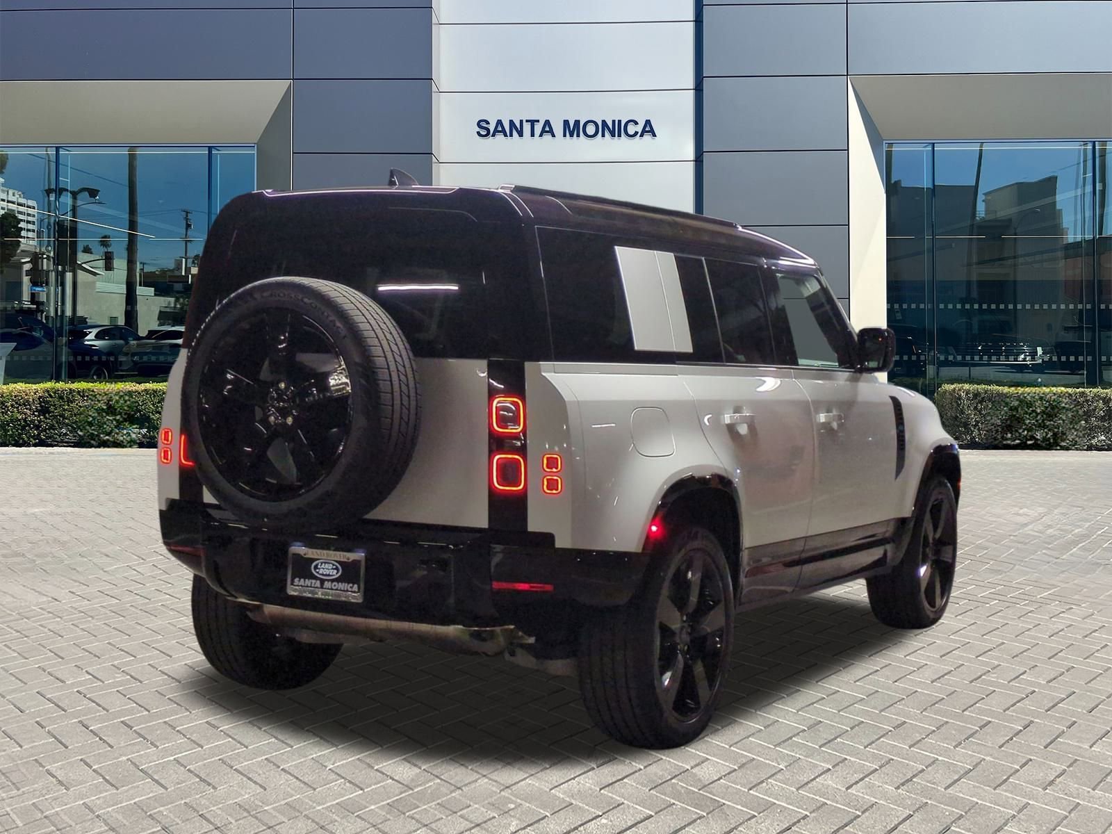 New 2026 Land Rover Defender 110 X-Dynamic SE image 5