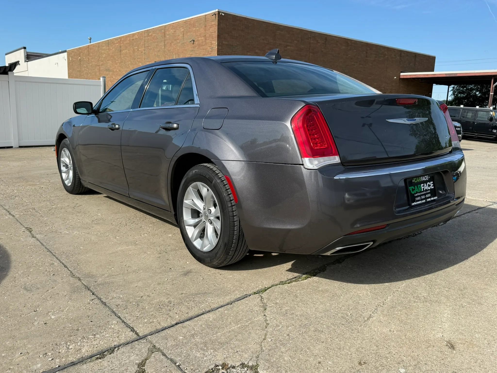 Used 2019 Chrysler 300 Touring RWD image 9