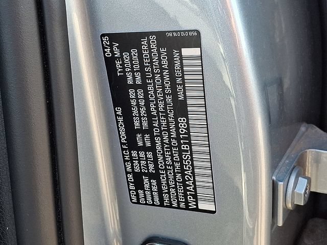 Certified 2025 Porsche Macan AWD/4WD image 20