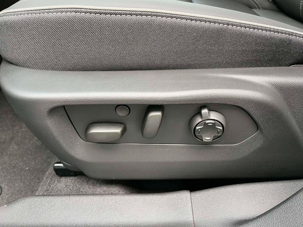 New 2026 Buick Envision Avenir image 24