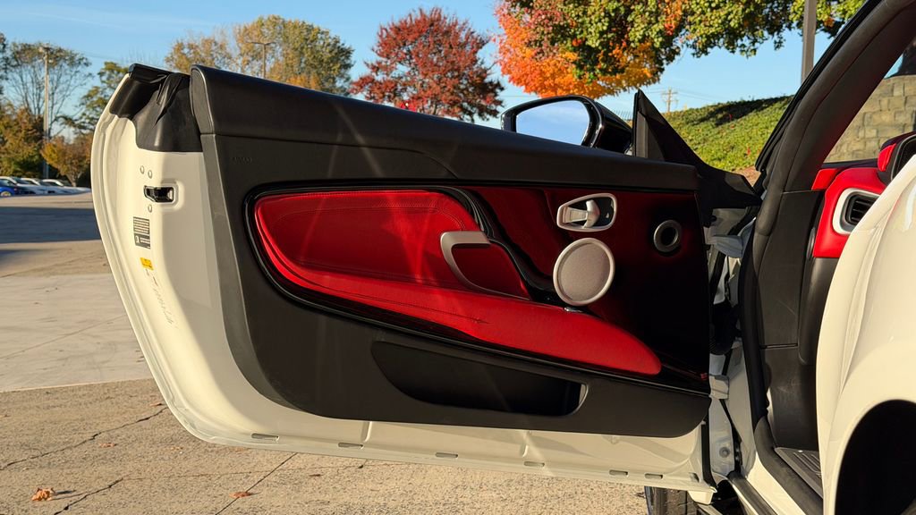 Used 2019 Aston Martin DB11 Volante image 19