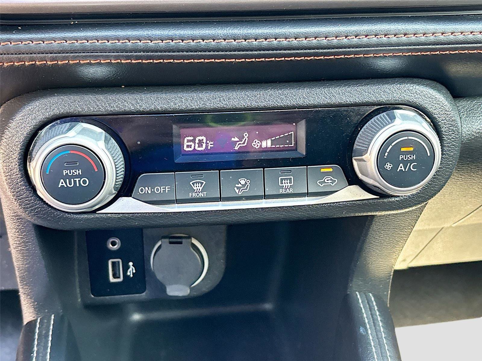 Used 2018 Nissan Kicks SR FWD image 16