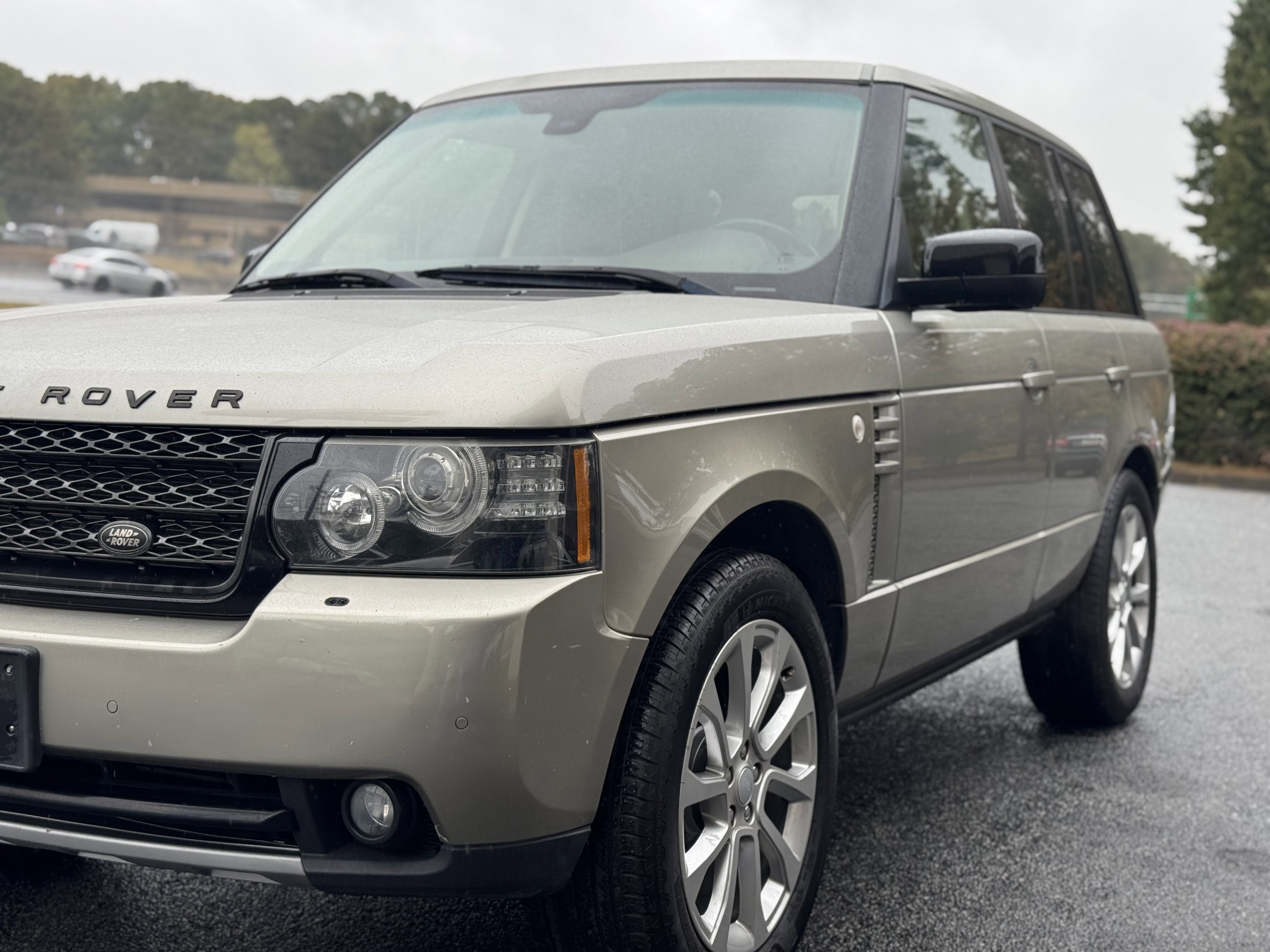 Used 2012 Land Rover Range Rover HSE image 4