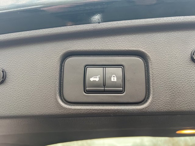 Used 2024 Nissan Pathfinder Platinum image 19