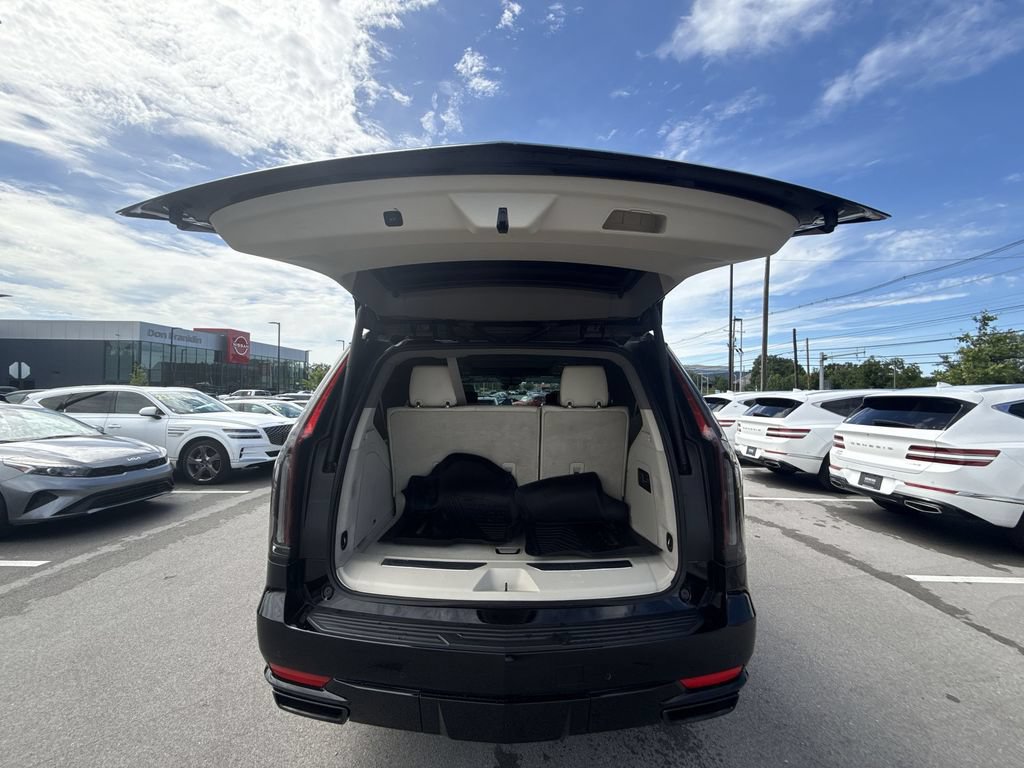 Used 2023 Cadillac Escalade Sport Platinum w/ LPO, ONYX Package AWD/4WD image 24