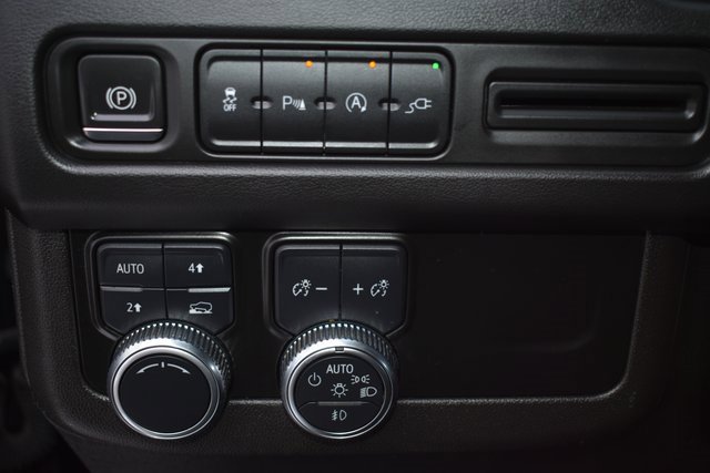 Used 2021 GMC Yukon XL SLE image 16