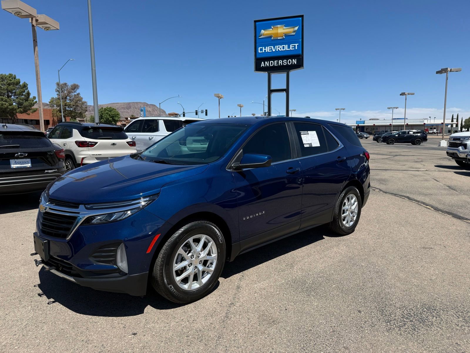 Used 2022 Chevrolet Equinox LT FWD image 1