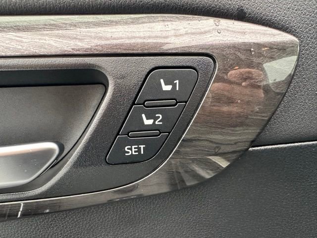 Certified 2025 Toyota Highlander Platinum image 27