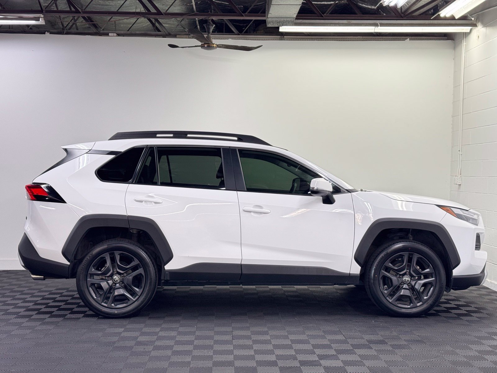 Used 2022 Toyota RAV4 Adventure AWD/4WD image 4