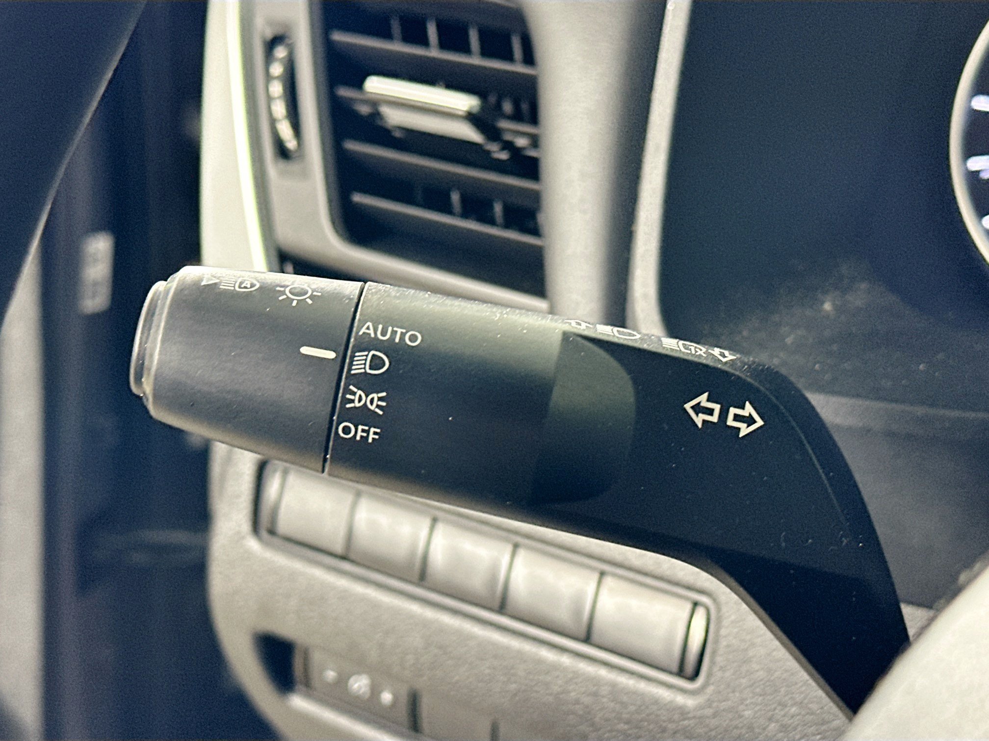Used 2021 Nissan Rogue S FWD image 19