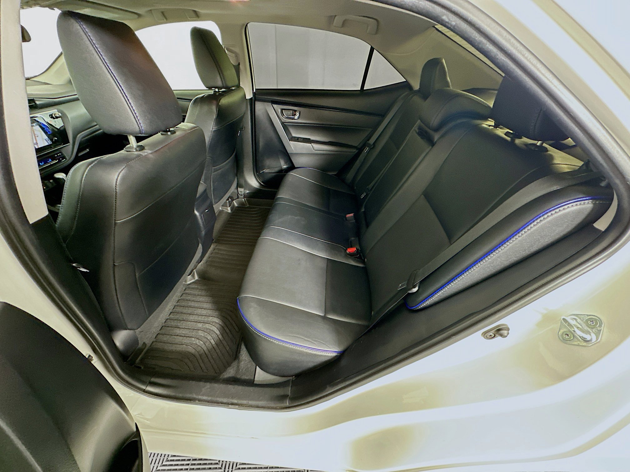 Used 2017 Toyota Corolla XSE w/ Carpet Mat Package (TMS) FWD image 29