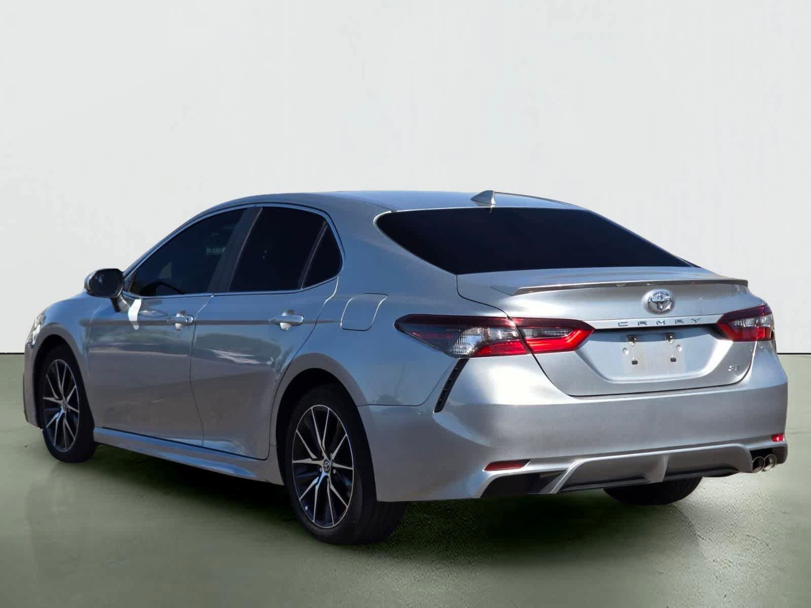 Used 2023 Toyota Camry SE FWD image 4