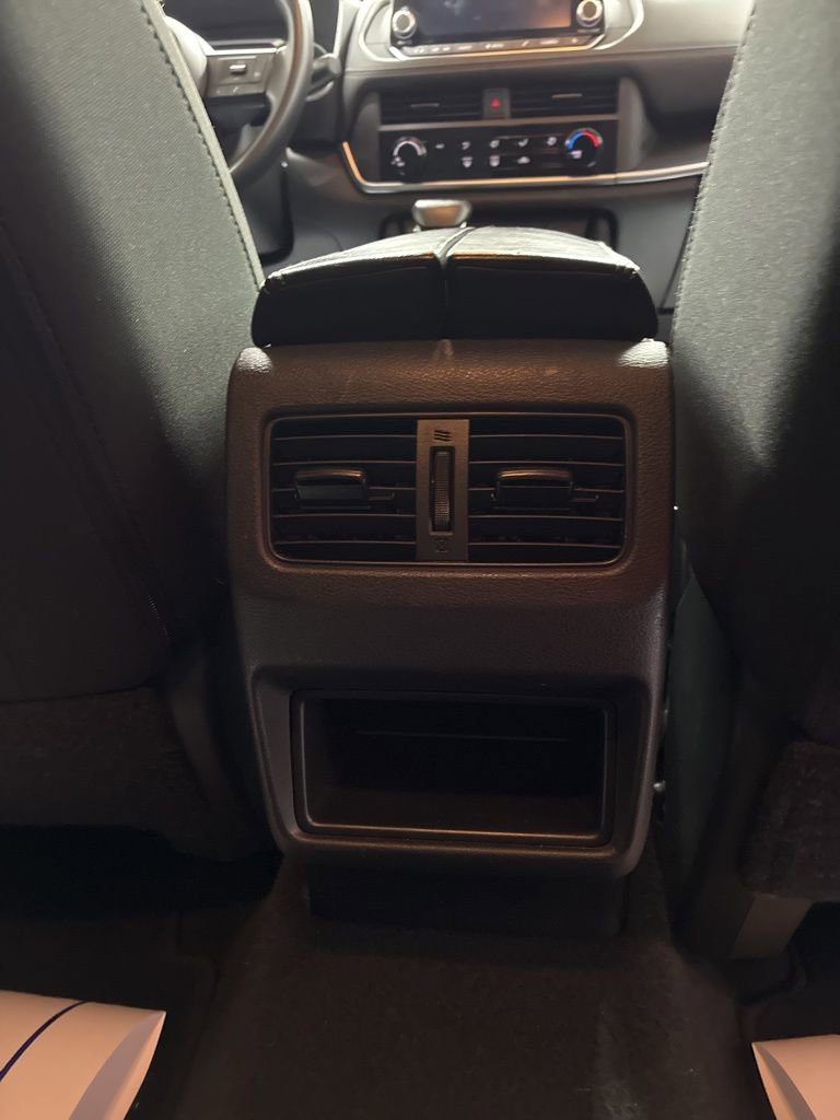 Used 2024 Nissan Rogue S image 25