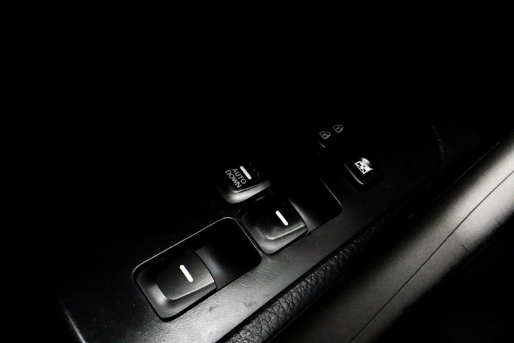 Used 2017 Hyundai Veloster Value Edition image 24