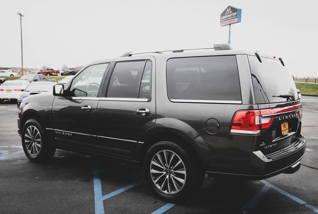 Used 2017 Lincoln Navigator Select image 27