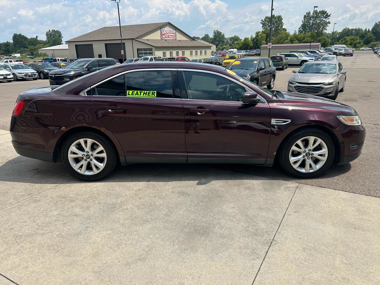 Used 2011 Ford Taurus SEL FWD image 4