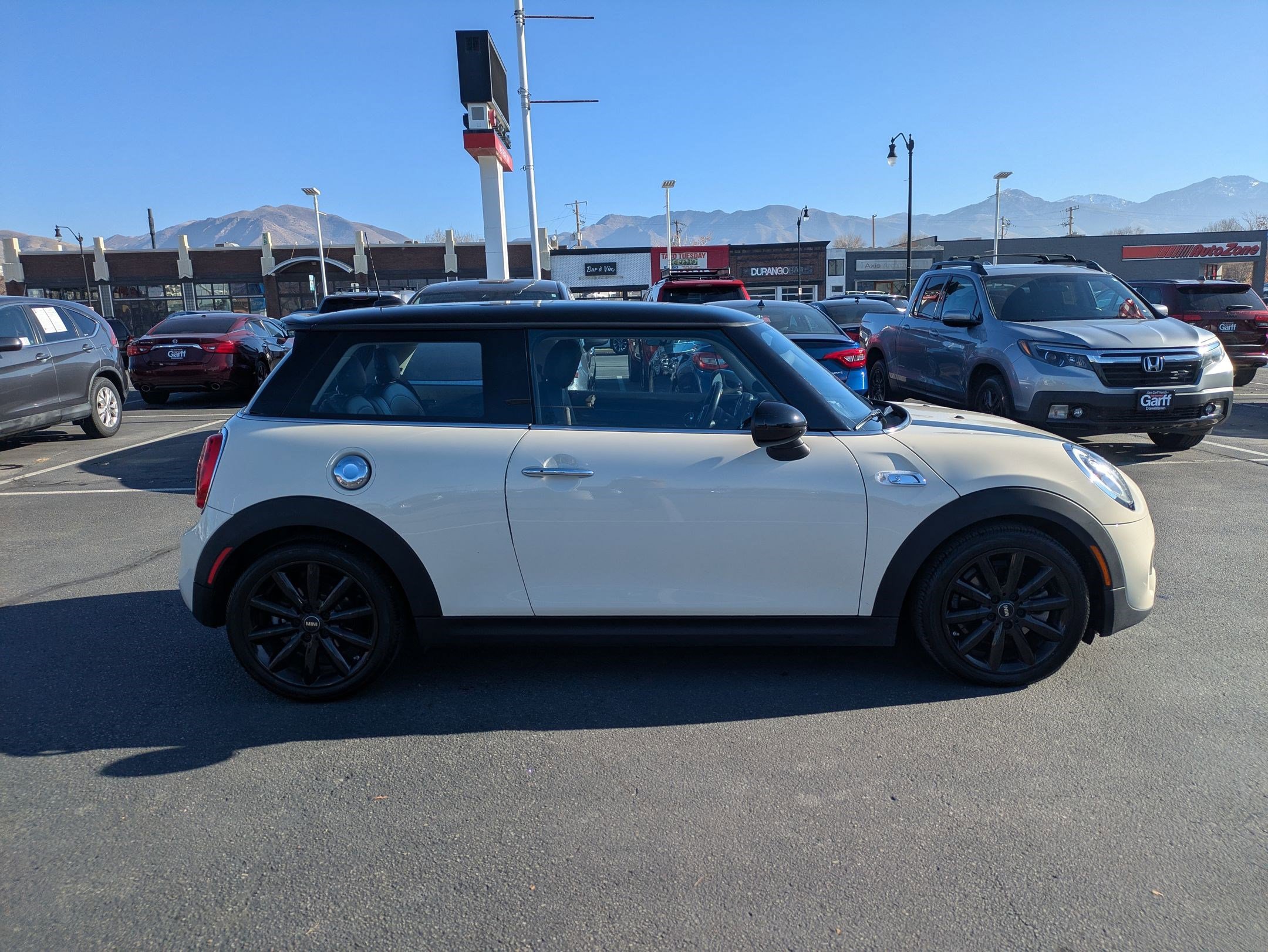 Used 2017 MINI Cooper S image 2