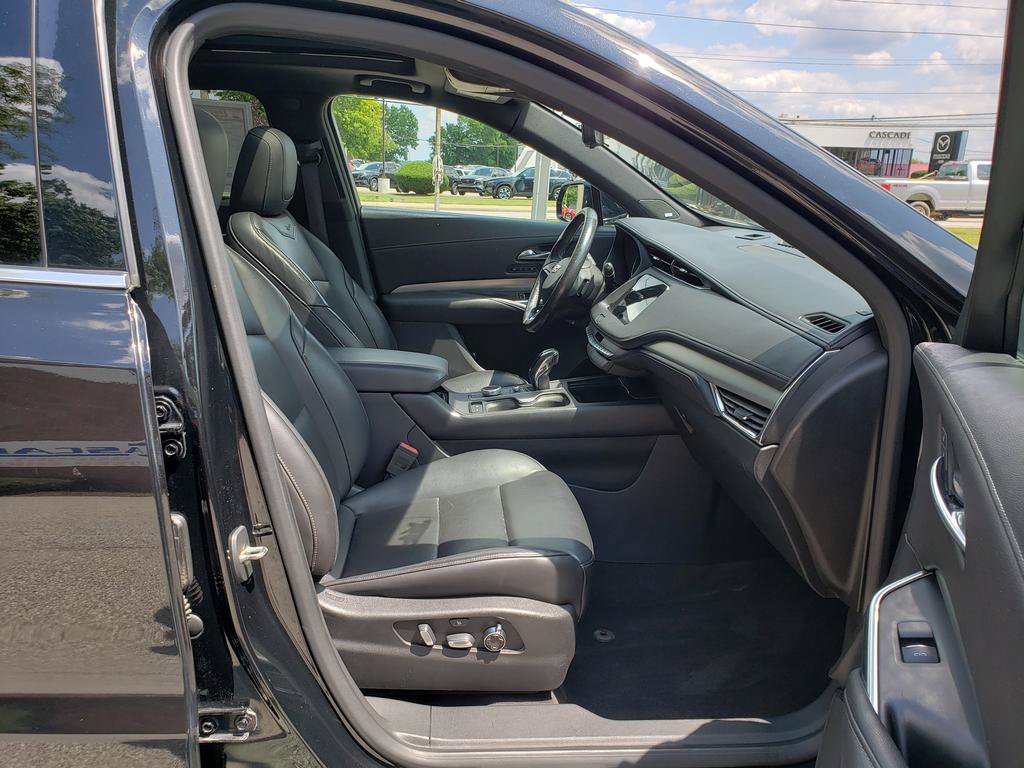 Used 2019 Cadillac XT4 Premium Luxury w/ Enhanced Visibility Package AWD/4WD image 19