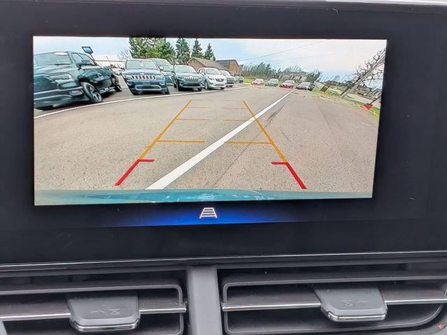 Used 2025 Chevrolet Trax LT w/ LT Convenience Package image 24
