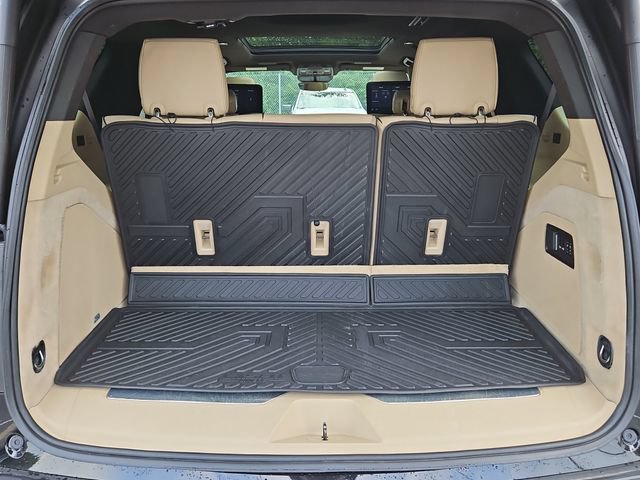 Used 2021 Cadillac Escalade Premium Luxury w/ Performance Package AWD/4WD image 33