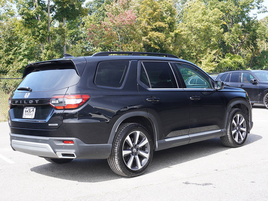 Used 2024 Honda Pilot Touring image 11